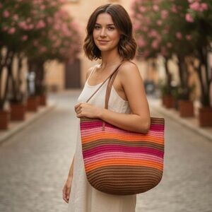 SCOOP Millie Tote Hand Crochet Straw Siena Base Stripe, Multicolor
